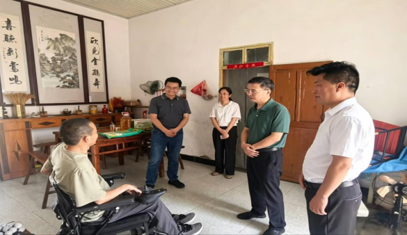 兴马交易集团赴当涂县七房村开展端午走访慰问